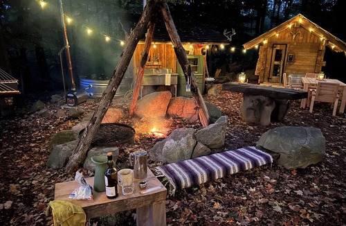 Winona Cabin | Private cabin and spa in the woods! Pet Friendly!