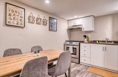 Strathcona House | Kirkendall Family Suite - Mins to DT, WIFI