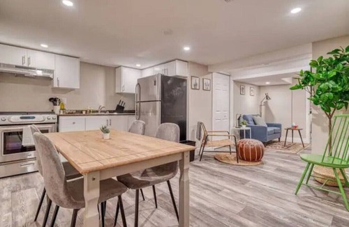 Strathcona House | Kirkendall Family Suite - Mins to DT, WIFI