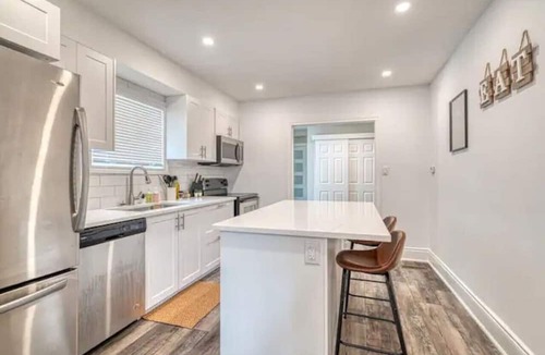 Strathcona House | Kirkendall Family Suite - Mins to DT, WIFI