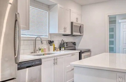 Strathcona House | Kirkendall Family Suite - Mins to DT, WIFI