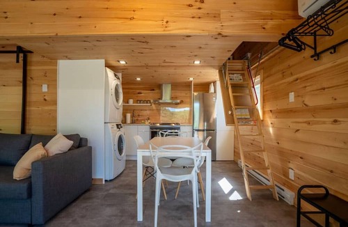 Saint-Alphonse-Rodriguez House | Chalet Hello| Private Lake Access | Hot Tub | EV
