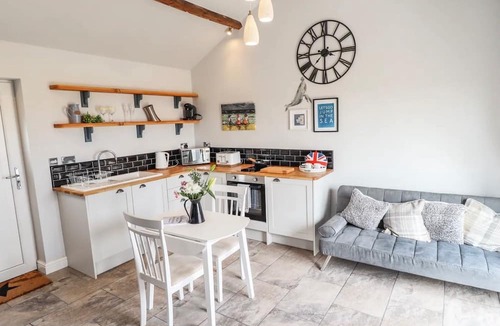 Sandilands Cabin | Seaside Tranquility Retreat in Sandilands