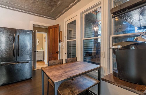 Downtown Rochester Apartment | Stylish 3 Bedroom W/AC ❄️, Mesh WiFi 🛜, Billiards 🎱 table, Games🎯🎮,parking