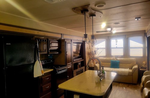 Gatlinburg - Pigeon Forge RV Rental | Hoot-N-The Hollar