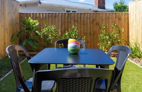 Henderson House | West AKL Gem: 2 Bed - Trust Arena Proximity