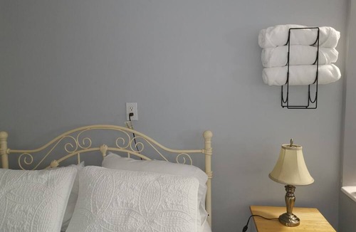 Ottawa Division Apartment | Cozy Eco downtown studio