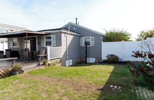 Seabrook Cottage | Charming 2-bedroom cottage at fabulous Seabrook Beach with breathtaking sunsets!