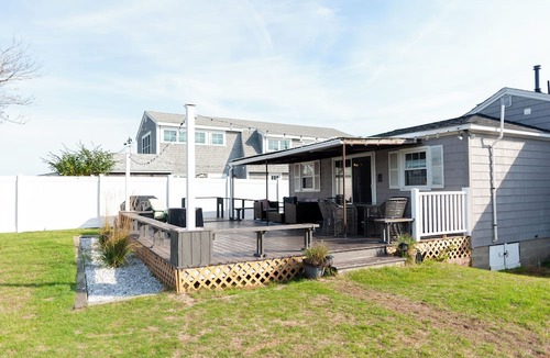 Seabrook Cottage | Charming 2-bedroom cottage at fabulous Seabrook Beach with breathtaking sunsets!