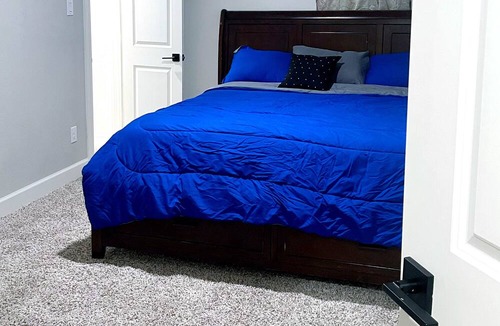 Anna House | Private Room Beautiful, Quite, Clean king bed Newly Built home.