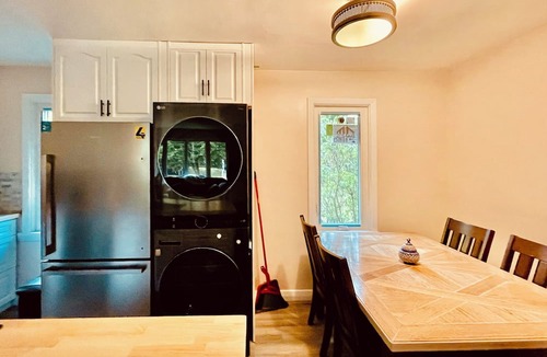 Fairfield House | 🏡 Entire house Max 6🏡, kitchen🍳 Parks🌳 Parking🚗 Laundry🧺 Backyard🌿 Wi-Fi