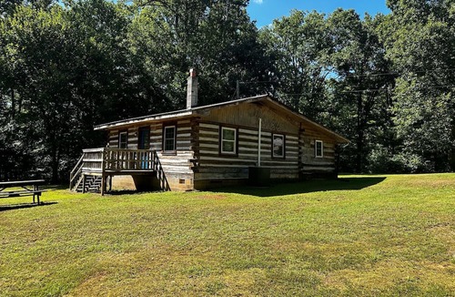 Keysville Cabin | Charming 2-bedroom cabin in Keysville with AC, WiFi