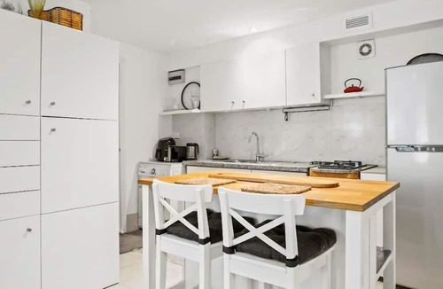 Seaforth Apartment | Serene Apartment surrounded by Nature