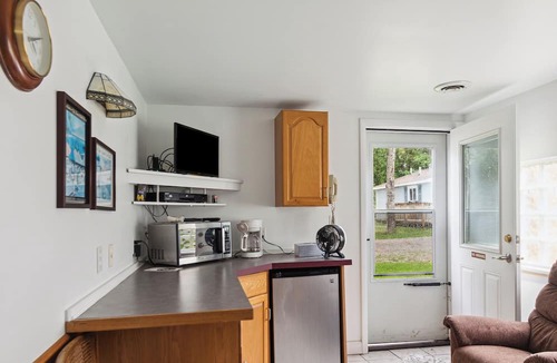 Greenbush Cabin | Cottage #8: Studio Relaxing Lakefront Retreat!nn