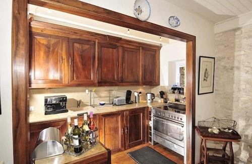 Saint-Antonin Noble Val House | Holiday Home 'Le Manoir Danglars' with Private Pool, Private Garden and Wi-Fi
