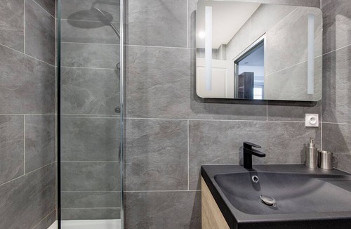 La Demi - Lune Apartment | Studio Chaleureux Avec Parking Gratuit