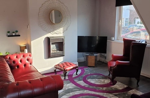 Trafford House | Delightful 2-Bed Cottage Escape