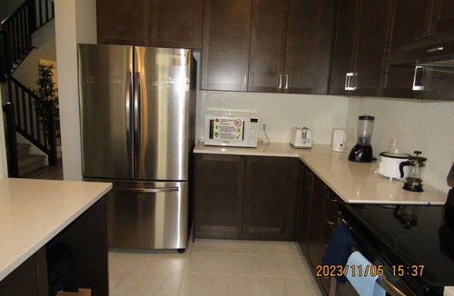 Ottawa Division House | Classy & Modern 4 Bedroom & 3.5 Bath w/SelfCheck-In+Kitchen & Parking-Ottawa