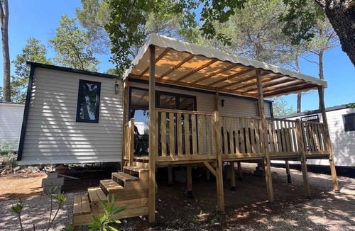 Canet-de-Salars House | Camping 4 étoiles - Parc aquatique - ccaaaah