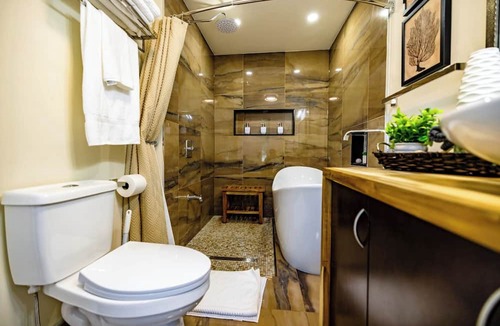 Batawa House | Brighton escape