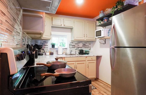 Piedmont Cottage | Casita PDX with W/D, workspace