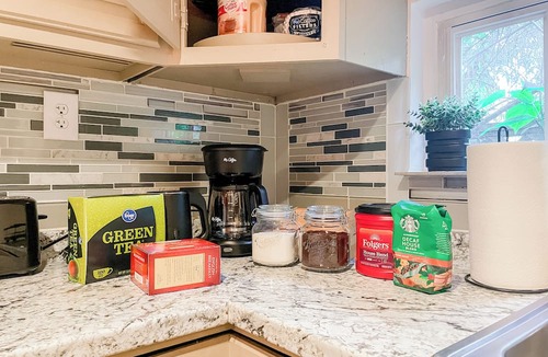 Piedmont Cottage | Casita PDX with W/D, workspace