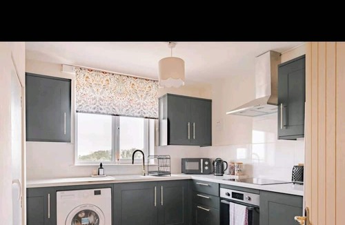 Forest Hill Apartment | Stunning 2 Bedroom Apartment