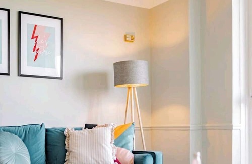 Forest Hill Apartment | Stunning 2 Bedroom Apartment