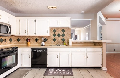 Antioch House | Charming 3BR Antioch Retreat with Fireplace