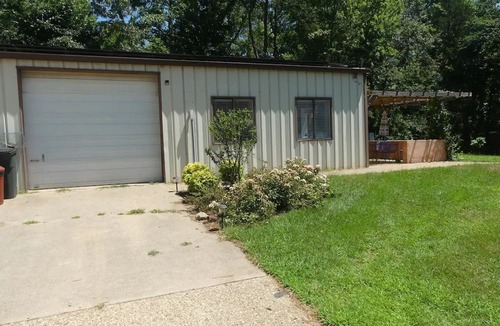 Larue Apartment | Studio with boat lift on Lake Palestine, TX