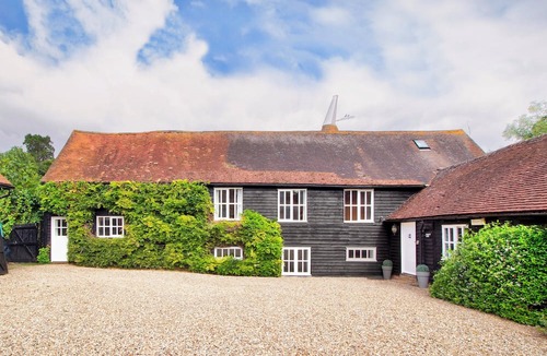Leigh House | Pass the Keys | Beautiful rural barn