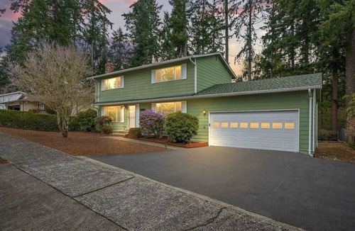 Lakeland North House | 4BR Modern Home | Newly Renovated | Yard | Firepit