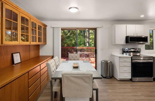 Lakeland North House | 4BR Modern Home | Newly Renovated | Yard | Firepit