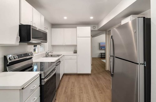 Lakeland North House | 4BR Modern Home | Newly Renovated | Yard | Firepit