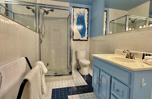 Gananoque Apartment | Art House - apartment in Gananoque