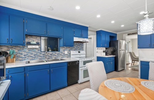 Sagamore House | Pool and Playground in Sagamore Ma