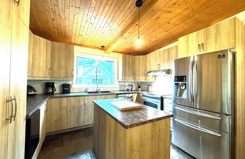 Mansonville Ski Chalet | The OokPik, Spa, Lake, Firepit