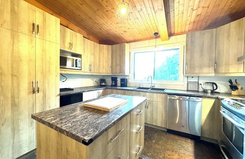 Mansonville Ski Chalet | The OokPik, Spa, Lake, Firepit