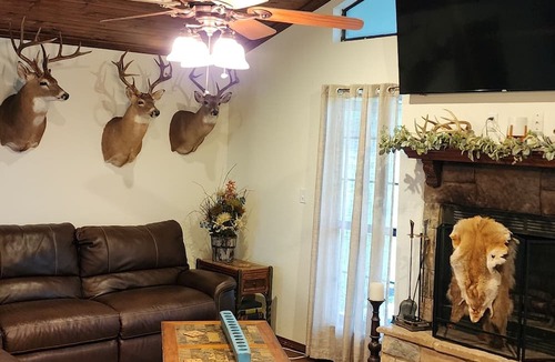 Stringtown House | Cozy 3-bedroom home between 2 lakes. Hunting, fishing and much more.