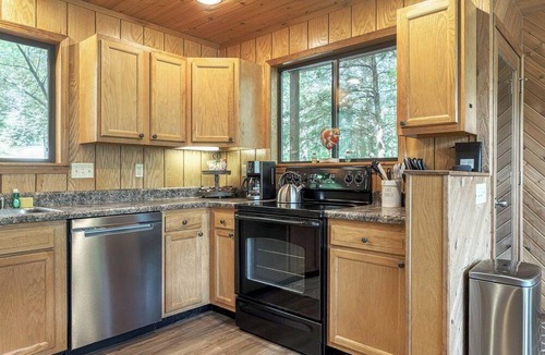 Warrenton Ski Chalet | Lakeview Hideaway Chalet