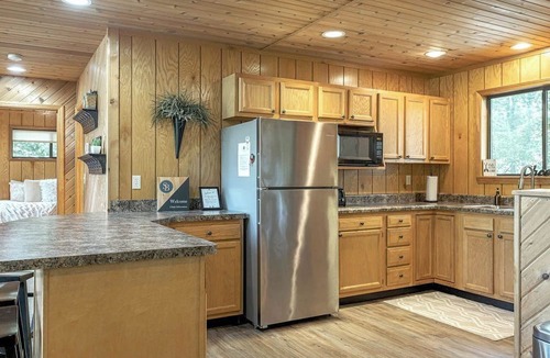 Warrenton Ski Chalet | Lakeview Hideaway Chalet