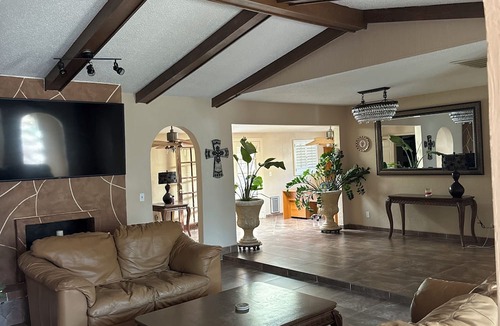 Pebble Hills Park House | Delightful 3200 sqft 5-bedroom house in El Paso with WiFi, spacious to comfort.
