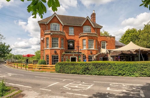 Wokingham House | Spacious, Modern Townhouse I Pass The Keys