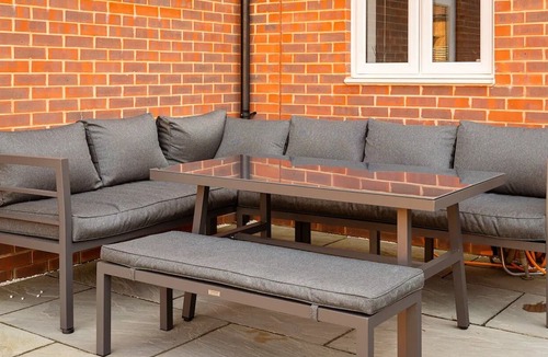 Wokingham House | Spacious, Modern Townhouse I Pass The Keys