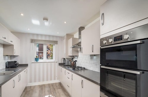 Wokingham House | Spacious, Modern Townhouse I Pass The Keys