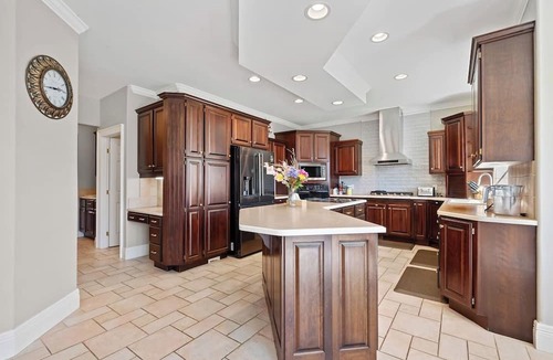 Hammonds Plains House | Elegant Lakehouse on Golf Course