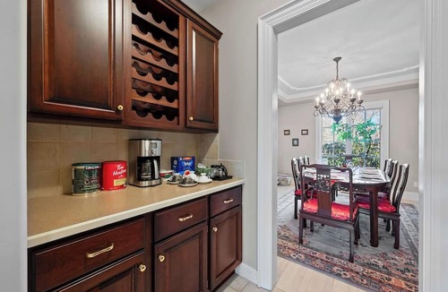 Hammonds Plains House | Elegant Lakehouse on Golf Course