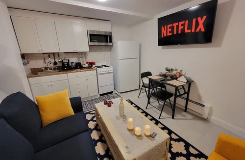 West Roxbury House | Comfy and Chic Boston Apartment