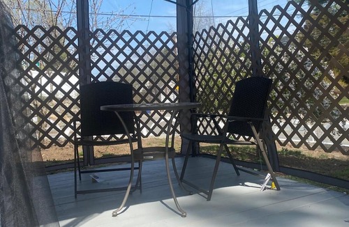 West Roxbury House | Comfy and Chic Boston Apartment