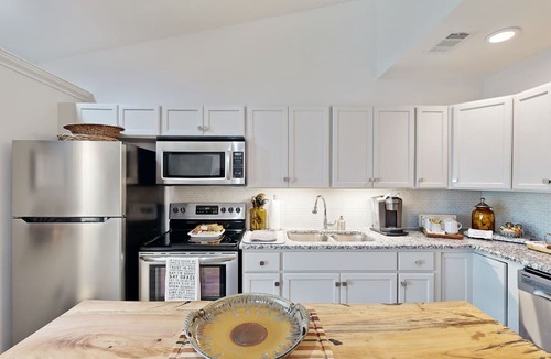 Salado Condo | Updated condo near the Golf Course with fireplace, wifi